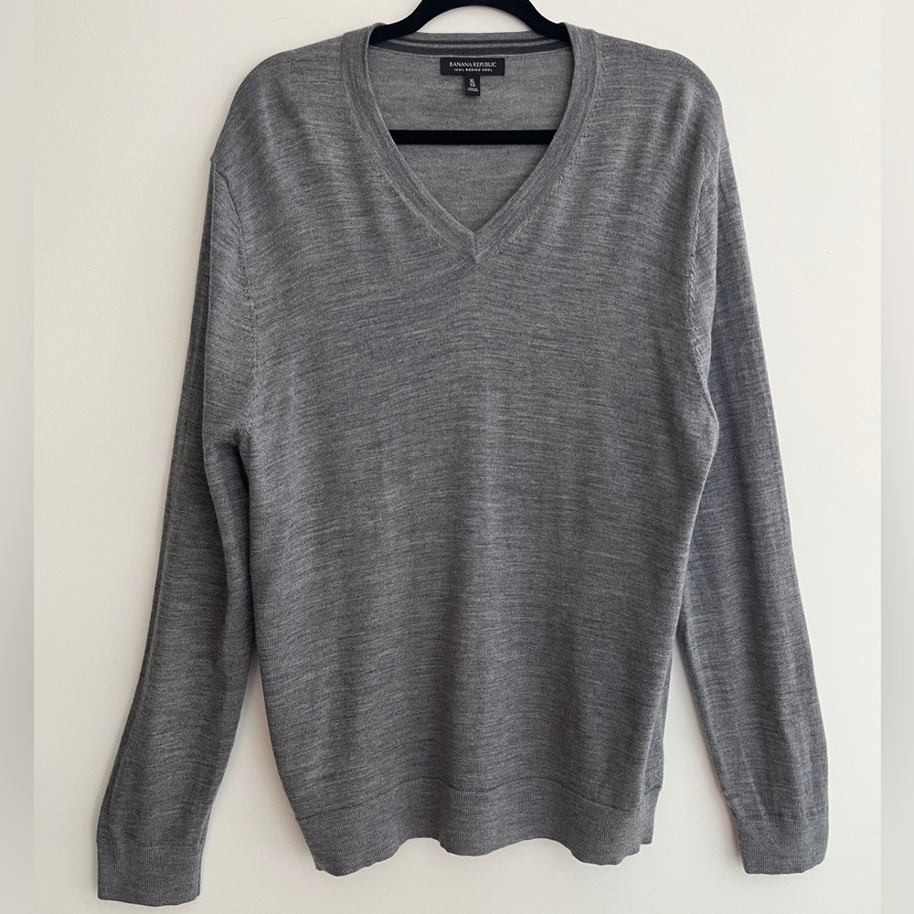 BANANA REPUBLIC 100% Merino Wool Grey V Neck Pullover Sweater Classic Staple